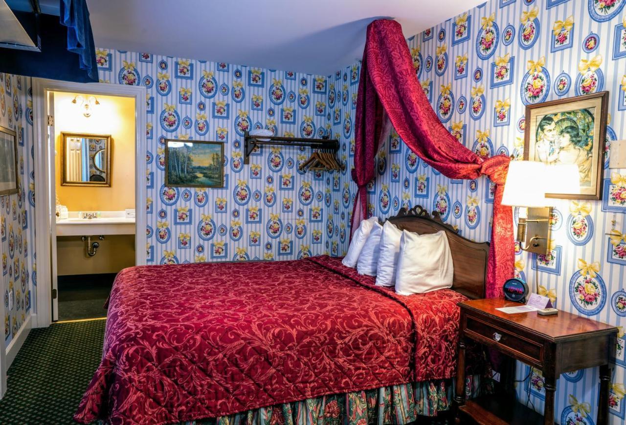 Murray Hotel Mackinac Island Room photo
